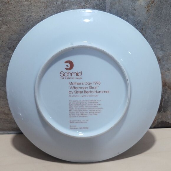 Schmid Hummel Mother's Day 1978 Afternoon Stroll Decorative Wall Hanging Plate - Picture 2 of 11